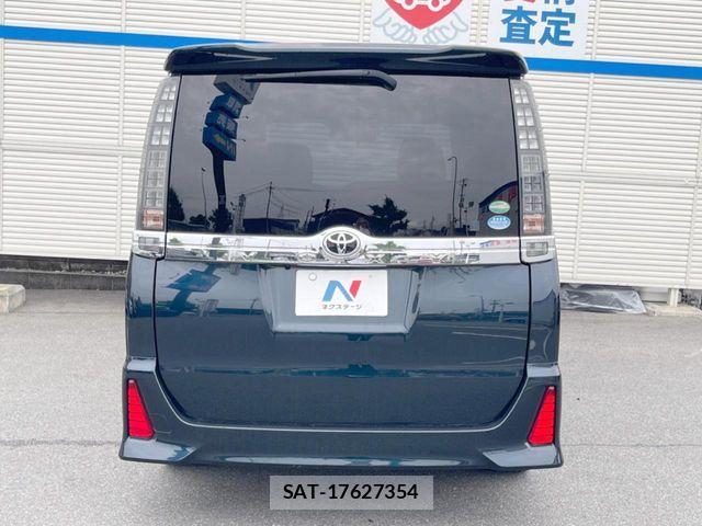 Toyota VOXY 2016-04 7458736-14