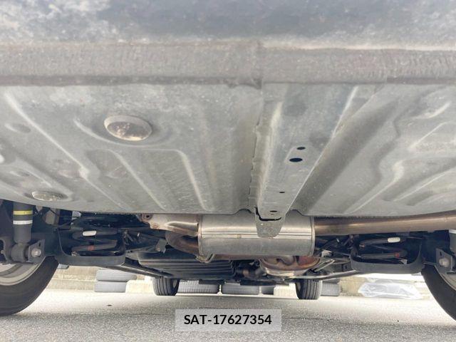 Toyota VOXY 2016-04 7458736-18
