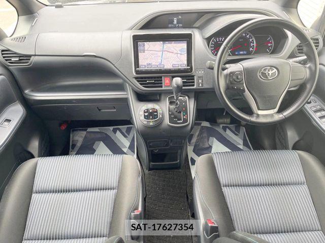 Toyota VOXY 2016-04 7458736-1