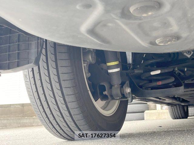 Toyota VOXY 2016-04 7458736-19