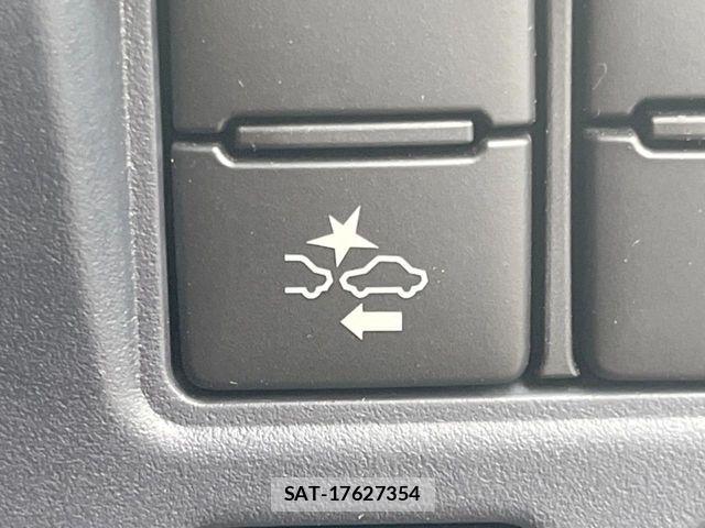 Toyota VOXY 2016-04 7458736-5