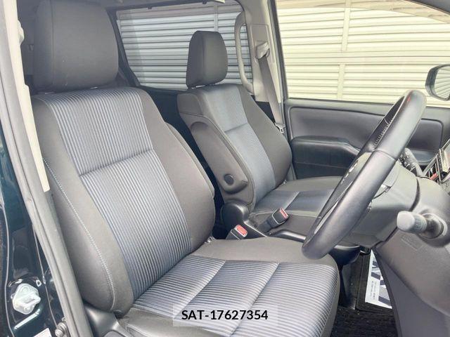 Toyota VOXY 2016-04 7458736-6