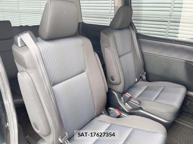 Toyota VOXY 2016-04 7458736-7