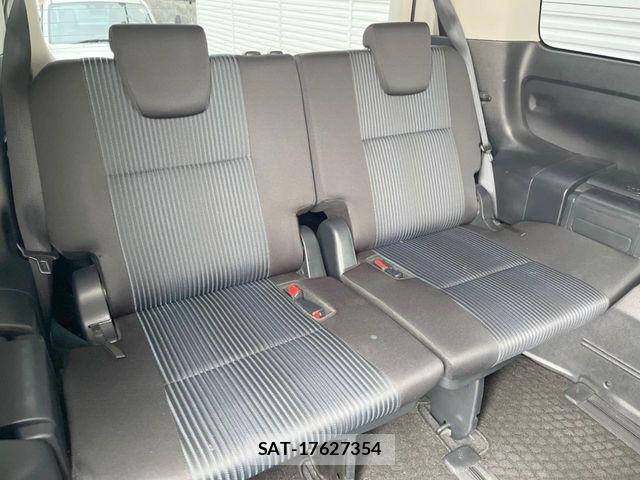 Toyota VOXY 2016-04 7458736-8