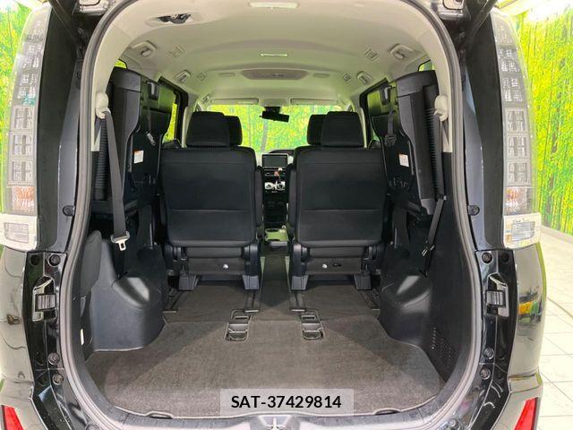 Toyota VOXY 2016-11 7458742-9
