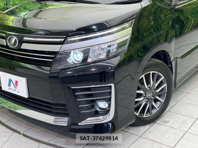 Toyota VOXY 2016-11 7458742-11