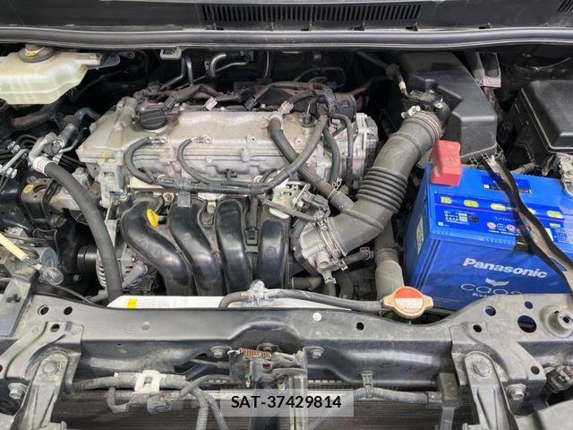 Toyota VOXY 2016-11 7458742-17