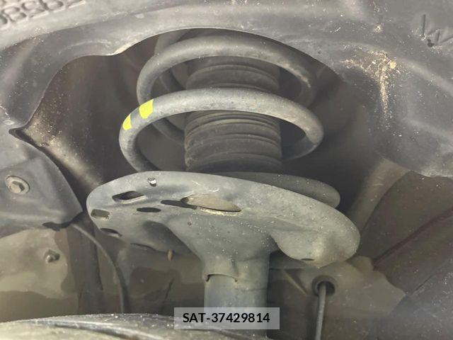 Toyota VOXY 2016-11 7458742-19