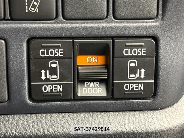 Toyota VOXY 2016-11 7458742-4