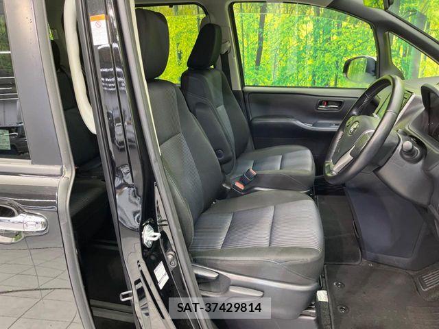 Toyota VOXY 2016-11 7458742-6