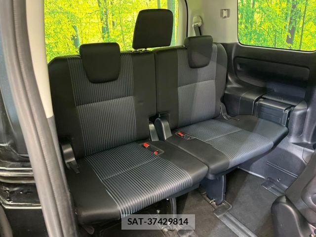Toyota VOXY 2016-11 7458742-8