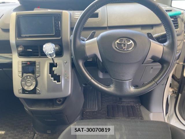 Toyota VOXY 2007-08 7458768-12