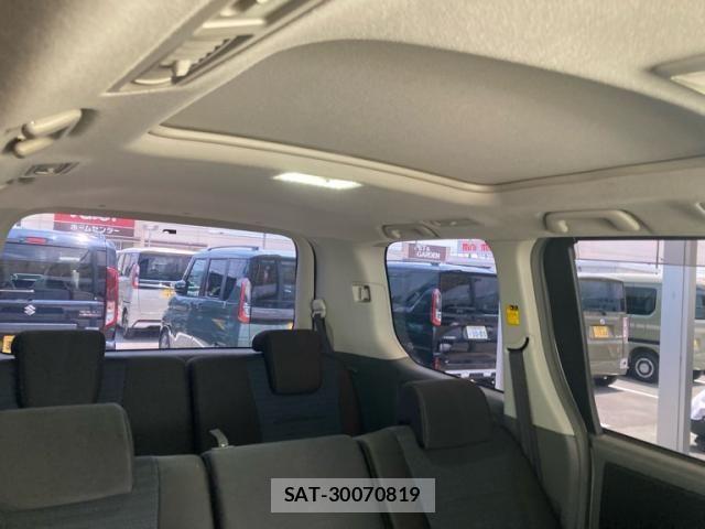 Toyota VOXY 2007-08 7458768-15