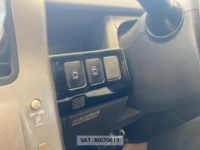 Toyota VOXY 2007-08 7458768-20
