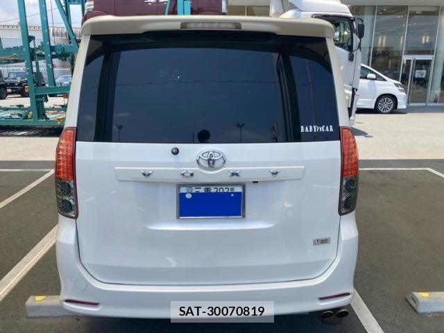 Toyota VOXY 2007-08 7458768-3