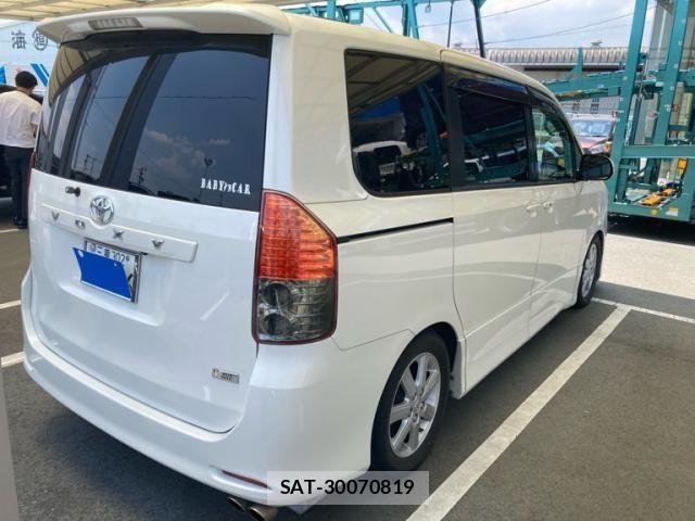 Toyota VOXY 2007-08 7458768-4