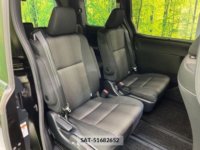 Toyota VOXY 2018-10 7458731-9