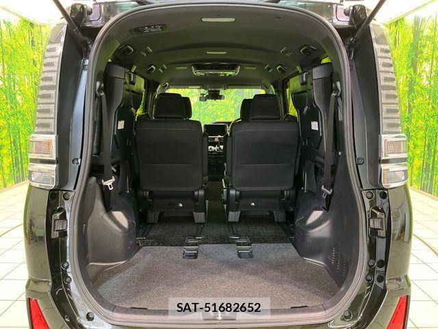 Toyota VOXY 2018-10 7458731-11