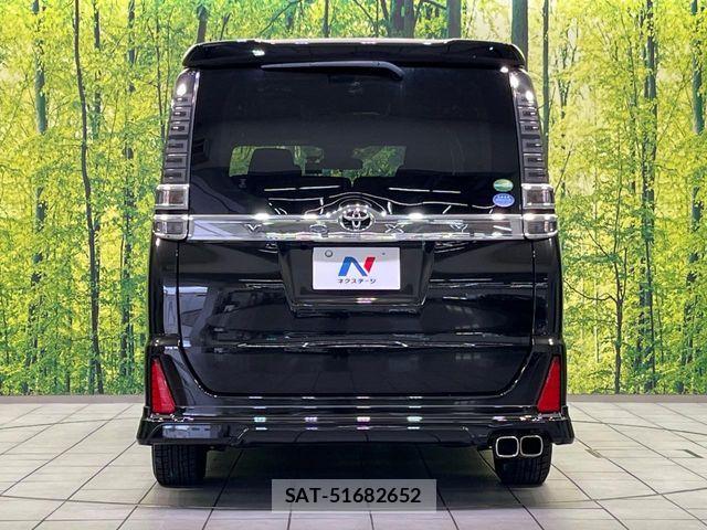 Toyota VOXY 2018-10 7458731-15