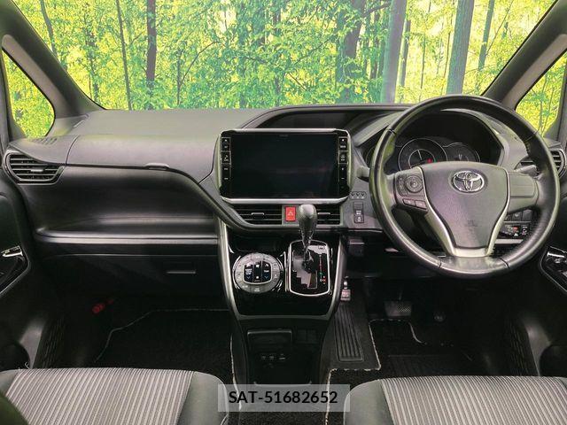 Toyota VOXY 2018-10 7458731-1