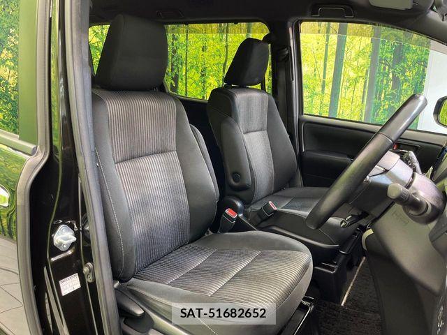 Toyota VOXY 2018-10 7458731-8