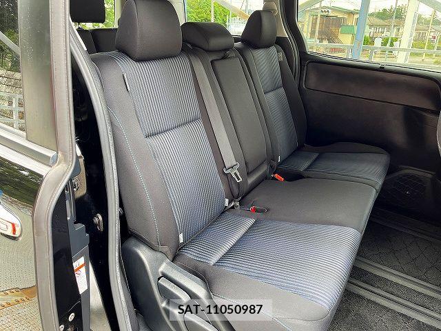 Toyota VOXY 2015-06 7458734-9