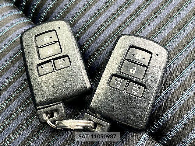 Toyota VOXY 2015-06 7458734-11