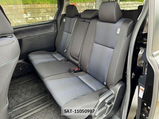 Toyota VOXY 2015-06 7458734-12