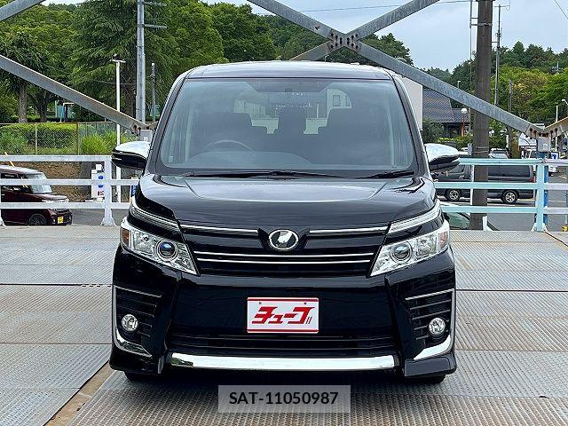 Toyota VOXY 2015-06 7458734-16