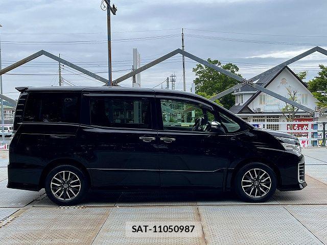 Toyota VOXY 2015-06 7458734-17
