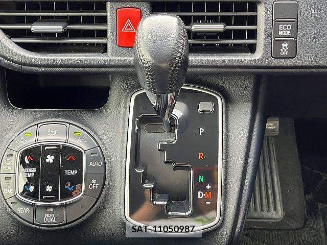 Toyota VOXY 2015-06 7458734-19