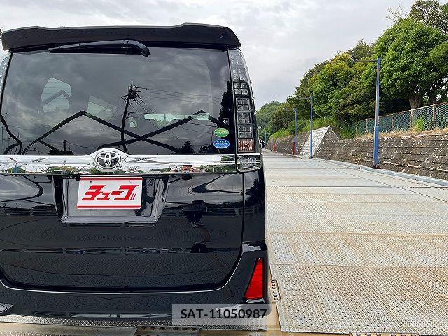 Toyota VOXY 2015-06 7458734-25