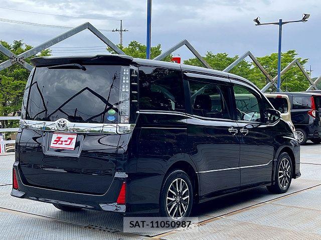 Toyota VOXY 2015-06 7458734-2