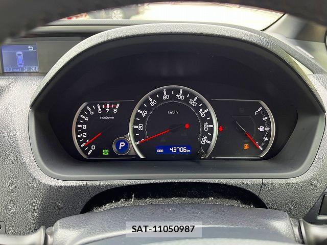 Toyota VOXY 2015-06 7458734-7
