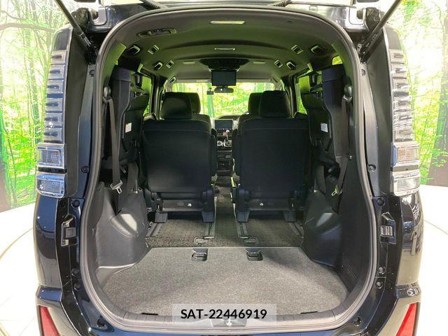 Toyota VOXY 2020-03 7458714-11