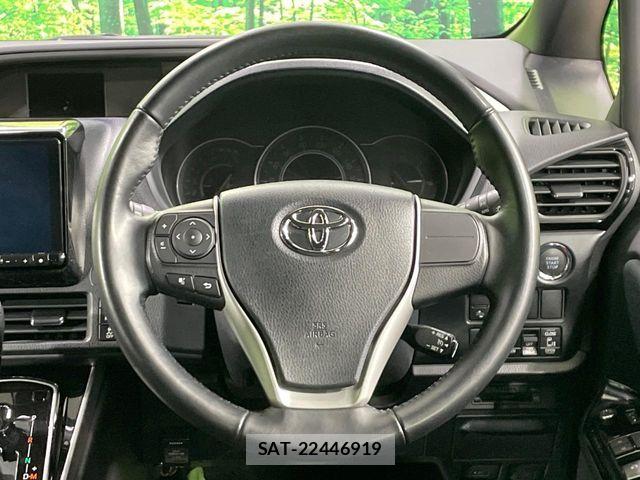Toyota VOXY 2020-03 7458714-12