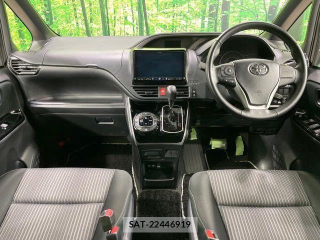 Toyota VOXY 2020-03 7458714-1