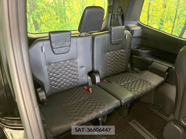 Toyota VOXY 2023-10 7458701-9