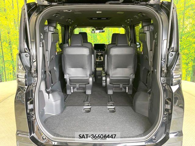 Toyota VOXY 2023-10 7458701-10
