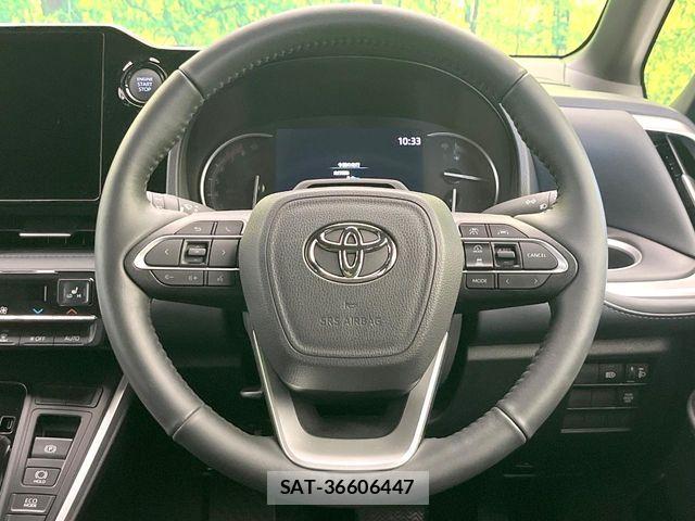 Toyota VOXY 2023-10 7458701-11