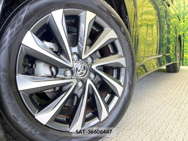Toyota VOXY 2023-10 7458701-13
