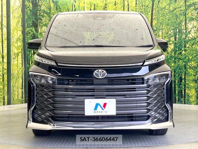 Toyota VOXY 2023-10 7458701-14