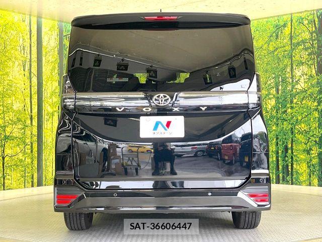 Toyota VOXY 2023-10 7458701-15