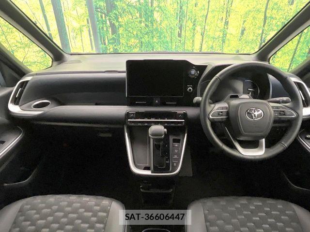 Toyota VOXY 2023-10 7458701-1