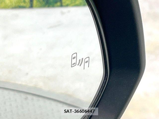 Toyota VOXY 2023-10 7458701-4