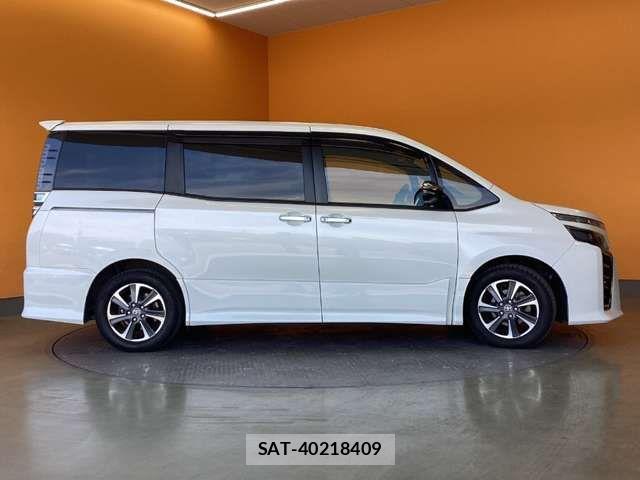 Toyota VOXY 2021-02 7458710-10