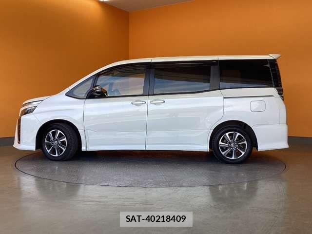 Toyota VOXY 2021-02 7458710-14