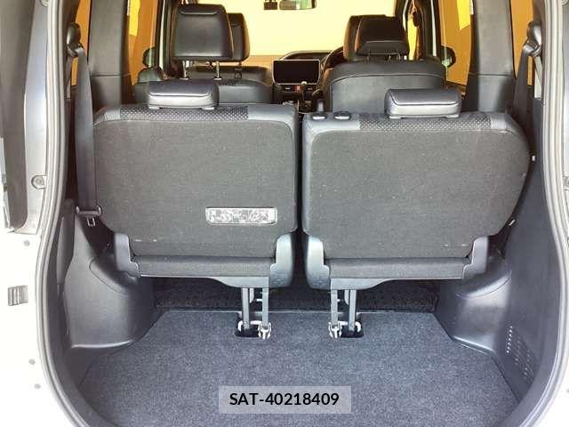 Toyota VOXY 2021-02 7458710-16