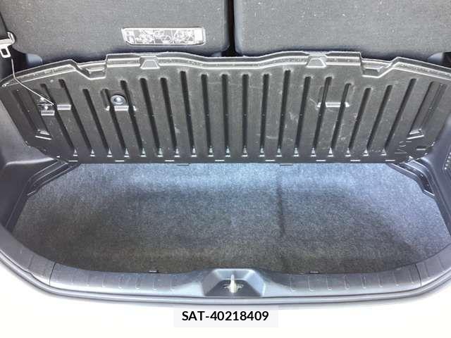 Toyota VOXY 2021-02 7458710-17