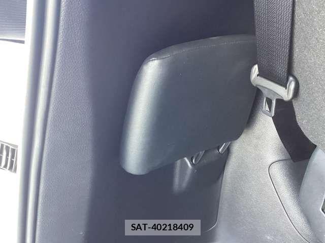 Toyota VOXY 2021-02 7458710-18